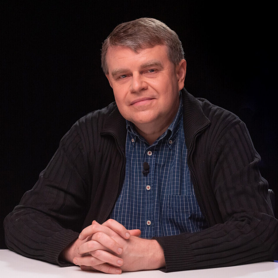 Kirjanik loeb. Andrus Kivirähk