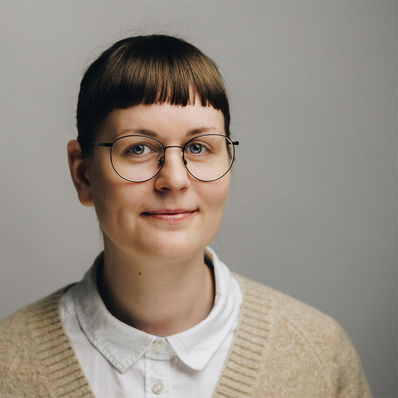 Kirjanik loeb. Maarja Pärtna