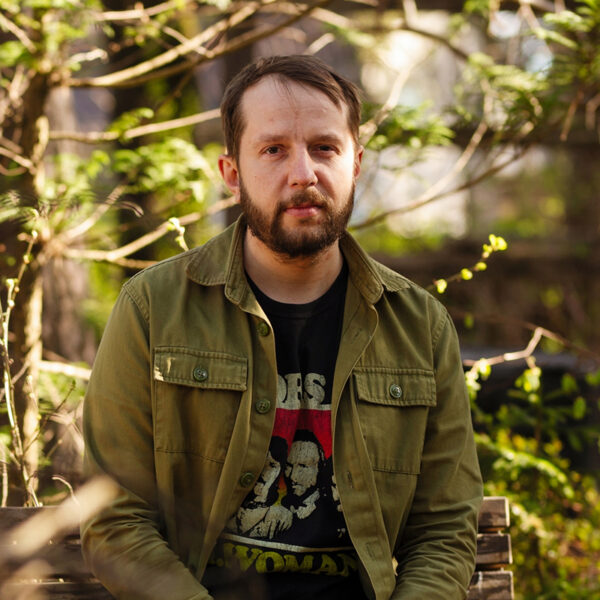 Kirjanik loeb. Joonas Veelmaa