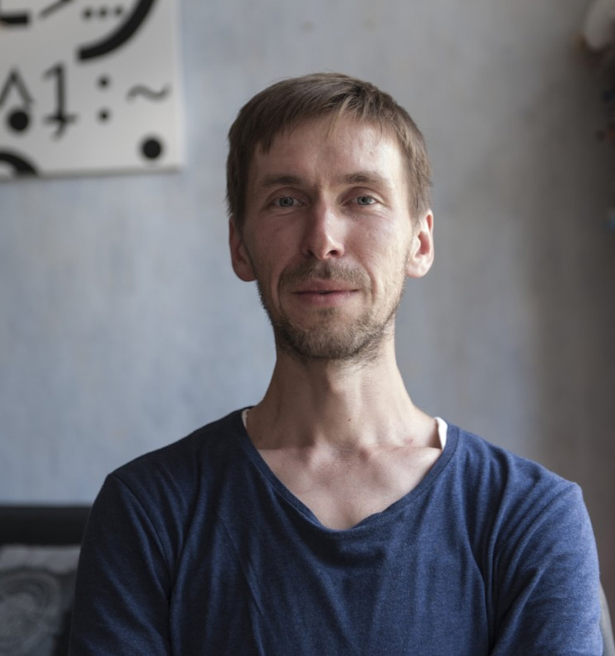 Kirjanik loeb. Anti Saar